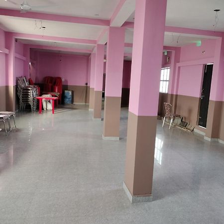 Hotel Radhey Krishna Патна Екстериор снимка