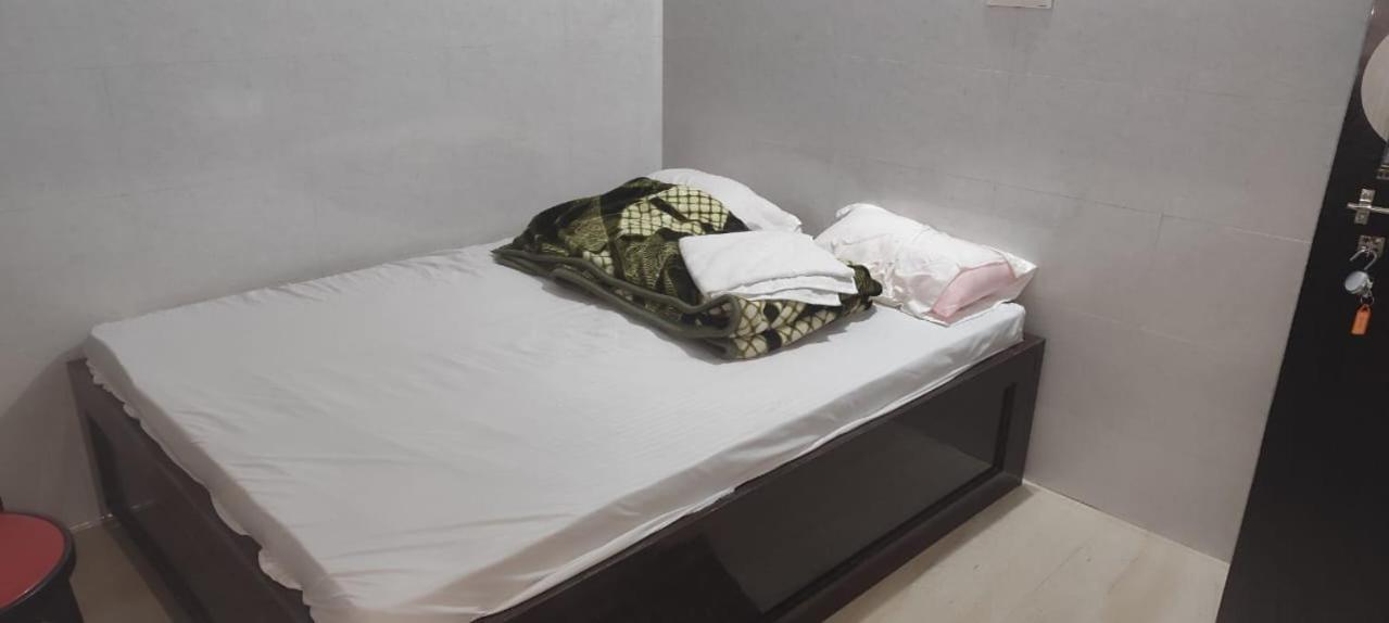 Hotel Radhey Krishna Патна Екстериор снимка