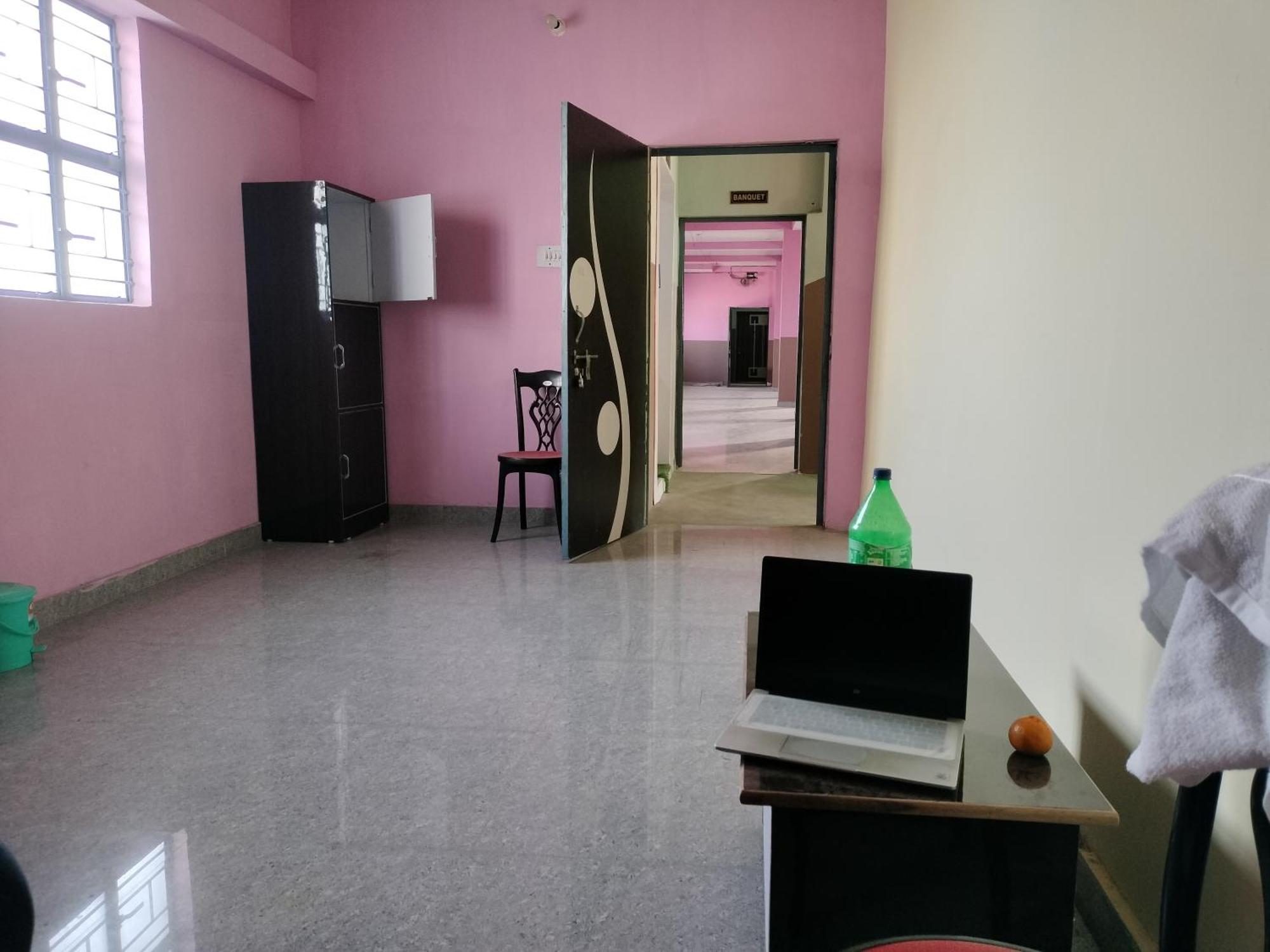 Hotel Radhey Krishna Патна Екстериор снимка